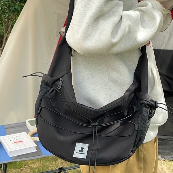 Niche color-blocked crossbody bag, women's large-capacity commuting single-shoulder bag, cycling sports and fitness bag, student cloth bag, dumpling bag Specification drawing
