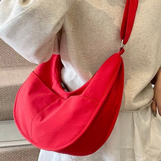 Nylon fabric bag for women, single-shoulder large-capacity student bag for class, commuting, crossbody dumpling bag, soft and simple crescent-shaped bag full figure