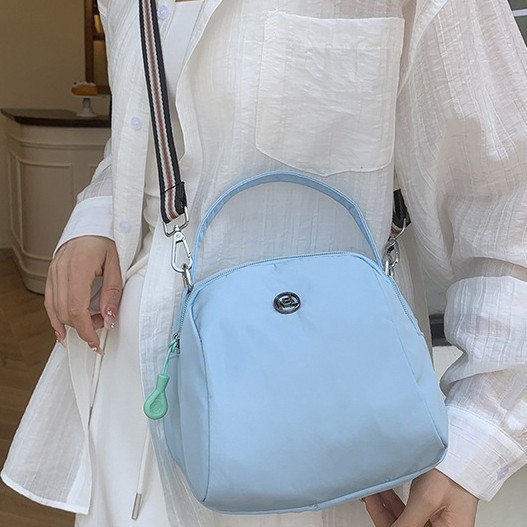 A new minimalist single-shoulder, eye-catching handbag from Shell bags for women, a versatile, large-capacity, trendy crossbody bag full figure