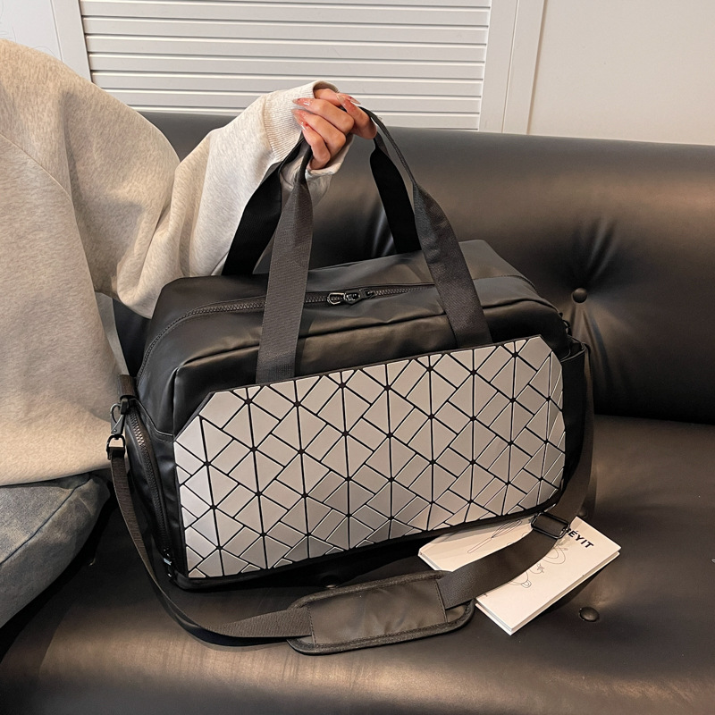 Korean version laser personalized travel bag, large-capacity dry and wet separation sports and fitness bag, unisex short-distance luggage bag full figure