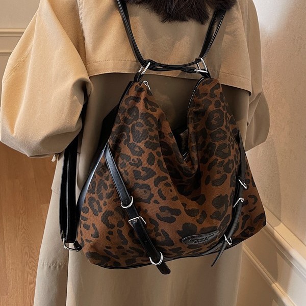 A new American-style hot girl style single-shoulder tote bag for women's autumn and winter, featuring a multi-functional backpack in the school style Specification drawing