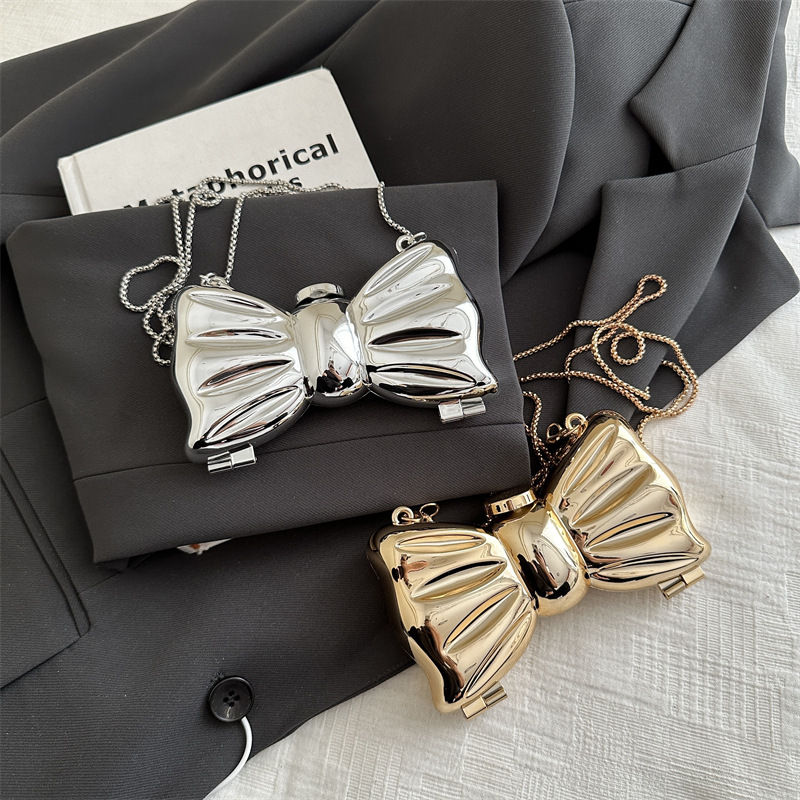 2024 New style acrylic bag, glossy pearl flower bag, bow mini change, keyhole red envelope crossbody bag Application Scenario