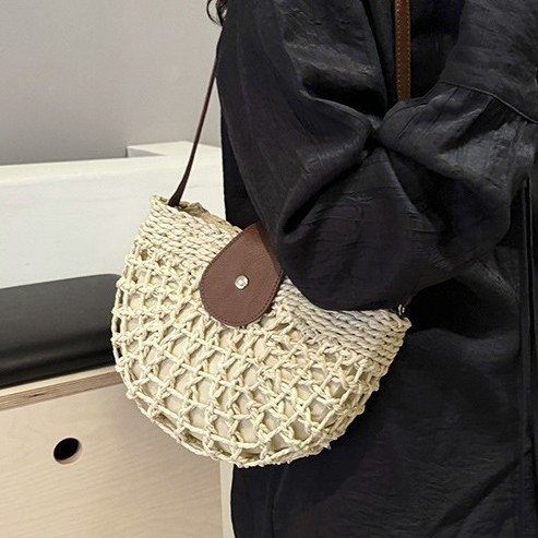 New trendy single-shoulder straw bag, woven bag, vacation beach bag, women's bag, fresh and clean, semi-circular hollowed-out crossbody straw bag full figure