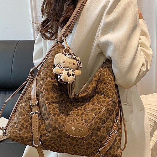 New large-capacity single-shoulder crossbody bag, Korean version autumn and winter versatile and niche tote bag, multi-functional diamond-shaped backpack Specification drawing