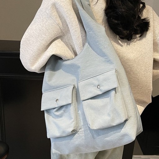 The new spring and summer style tote bag for work and commuting, 2025 large-capacity casual single-shoulder women's bag full figure