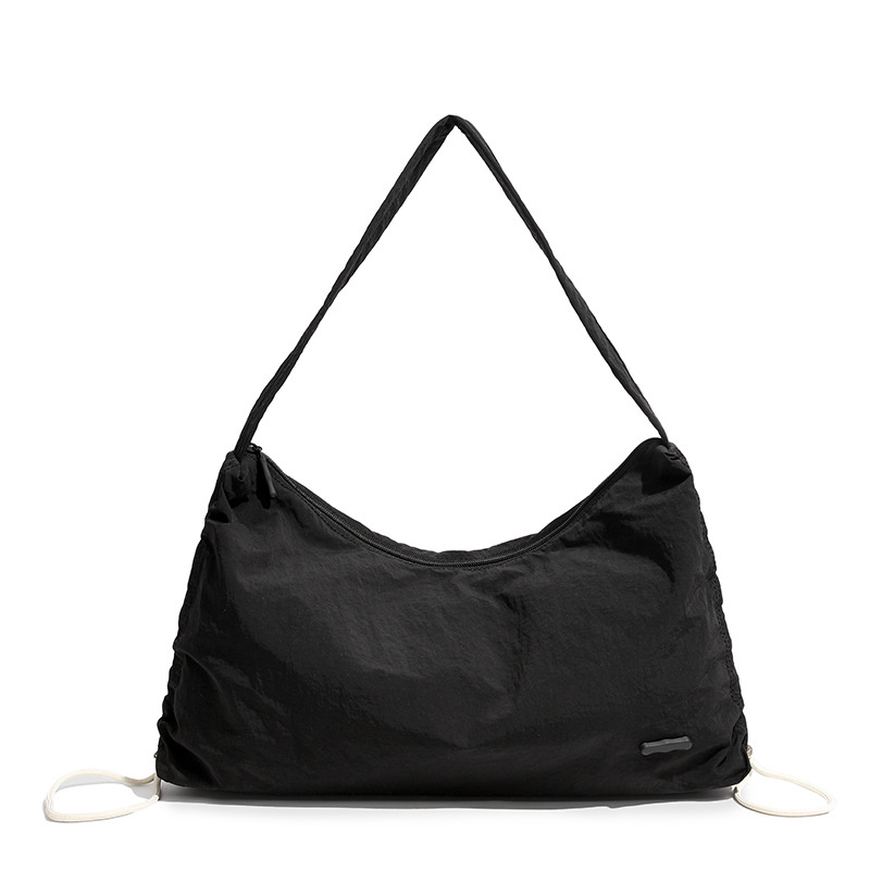 A new single-shoulder underarm bag with a laid-back style from Korean Instagram for the autumn and winter of 2024. It's a versatile commuting bag in solid colors Item Picture