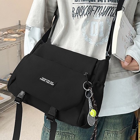 2024 New Japanese Harajuku style workwear single-shoulder crossbody bag for both men and women, lightweight and large-capacity outdoor bag full figure