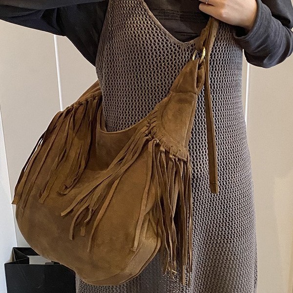 The 2025 new style of European and American tassel bag, trendy retro and unique saddle bag, single-shoulder bag, women's bag, casual and versatile crossbody bag Application Scenario
