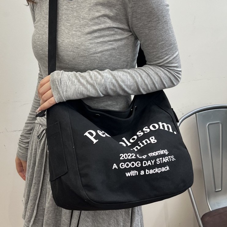 Casual canvas bag for women, 2025 new style, trendy American retro single-shoulder bag, large-capacity student class book tote bag full figure