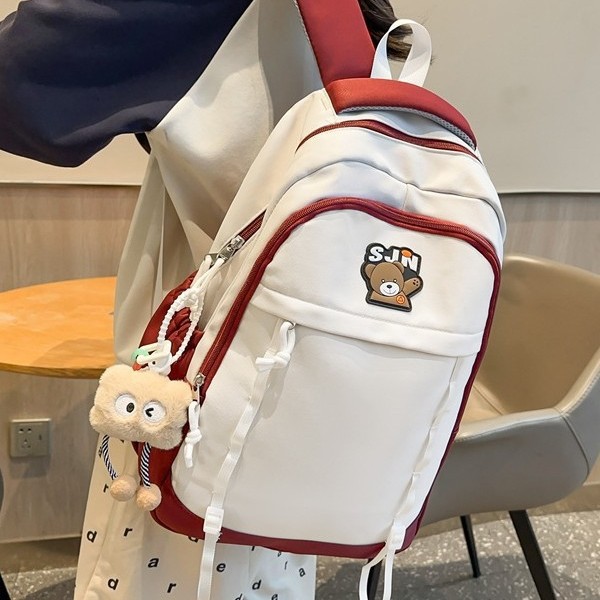 This cute and fresh schoolbag for female students has a large capacity and high appearance level. It is a versatile and trendy backpack with a contrasting color design Application Scenario