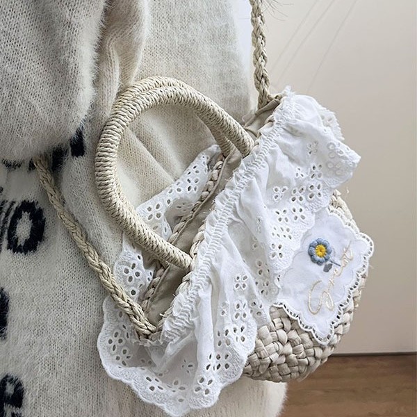 Fresh summer, cute mini handbag, girl's flower small bag, new straw woven bag, crossbody lace woven bag Application Scenario