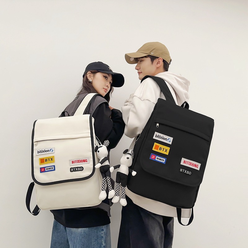 The trend of large-capacity backpacks for female college students, high school students, junior high school students and primary school students in the cross-border Korean version full figure