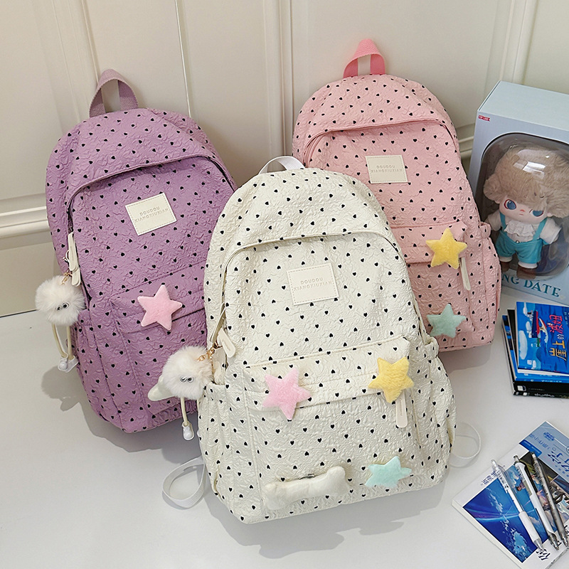 The fresh and cute schoolbag is a niche and adorable girl with floral prints. It has a large capacity and is versatile for high school and junior high school students. The college student backpack has a high level of appearance Application Scenario