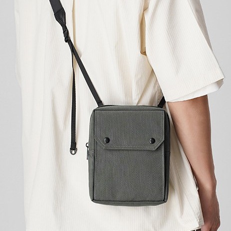 Fashionable cross-border casual solid color single-shoulder bag 2025 new style, niche and versatile, simple phone bag, high-end crossbody bag full figure