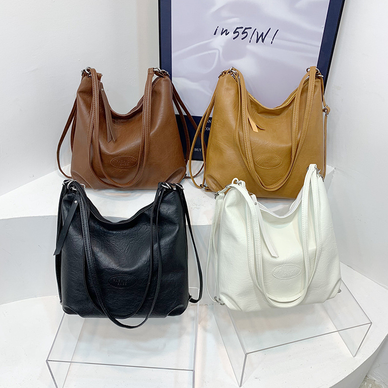 Tote Bag Women 2024 New large-capacity commuter backpack, retro casual street style single-shoulder crossbody bag Application Scenario