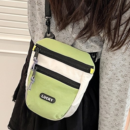 Hong Kong-style fashionable small square bag 2025 new unisex men's and women's color contrast fashionable casual simple single-shoulder bag crossbody bag full figure