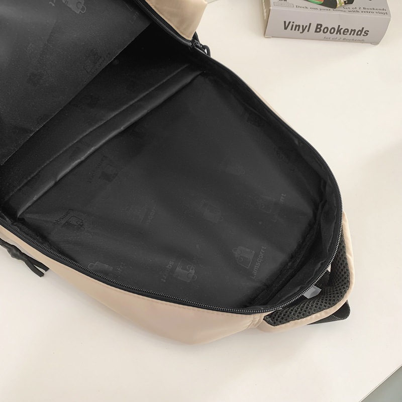 New Japanese-style ins workwear style trendy college student couple backpack, large-capacity versatile backpack for junior and senior high school students Application Scenario