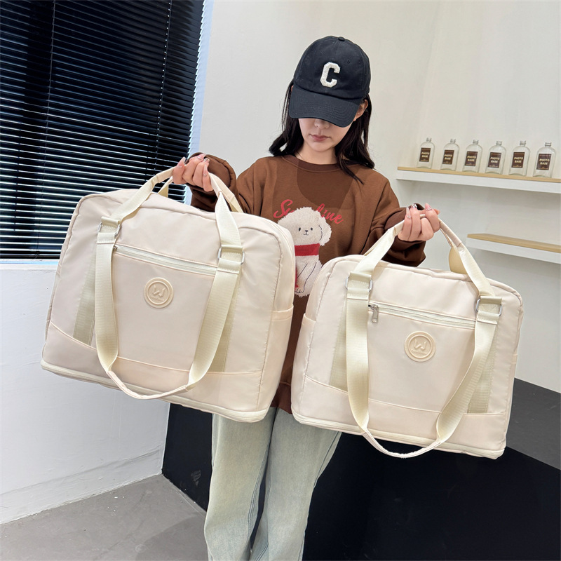 Large-capacity portable yoga and fitness bag, light hand-held travel bag for men and women going out, long and short distance luggage storage bag full figure