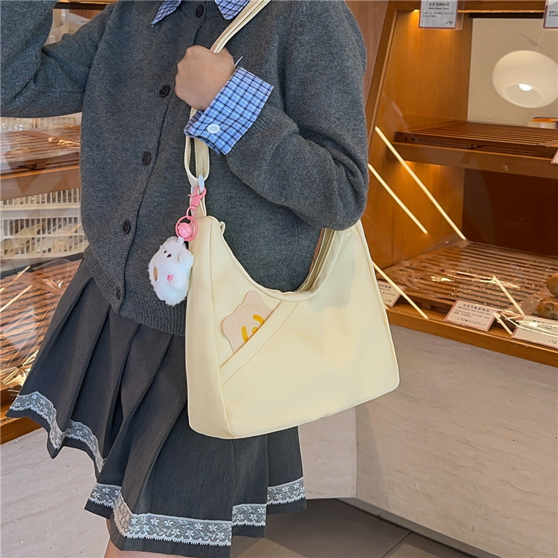 This Japanese-style cartoon panda single-shoulder bag is simple and versatile for women, a lightweight crossbody bag, a women's underarm bag, and a commuting bag details Picture