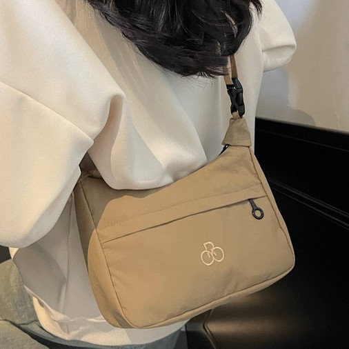 Fashionable and casual saddle Bag 2025 Spring New Korean-style trendy fabric bag, outdoor light and simple crossbody bag full figure