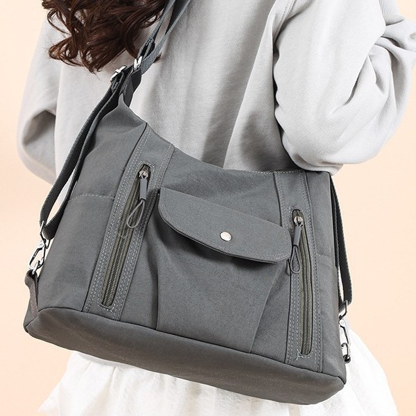 Retro soft fabric large-capacity motorcycle hot girl backpack with multiple carrying methods, high-end and versatile single-shoulder crossbody tote bag Application Scenario