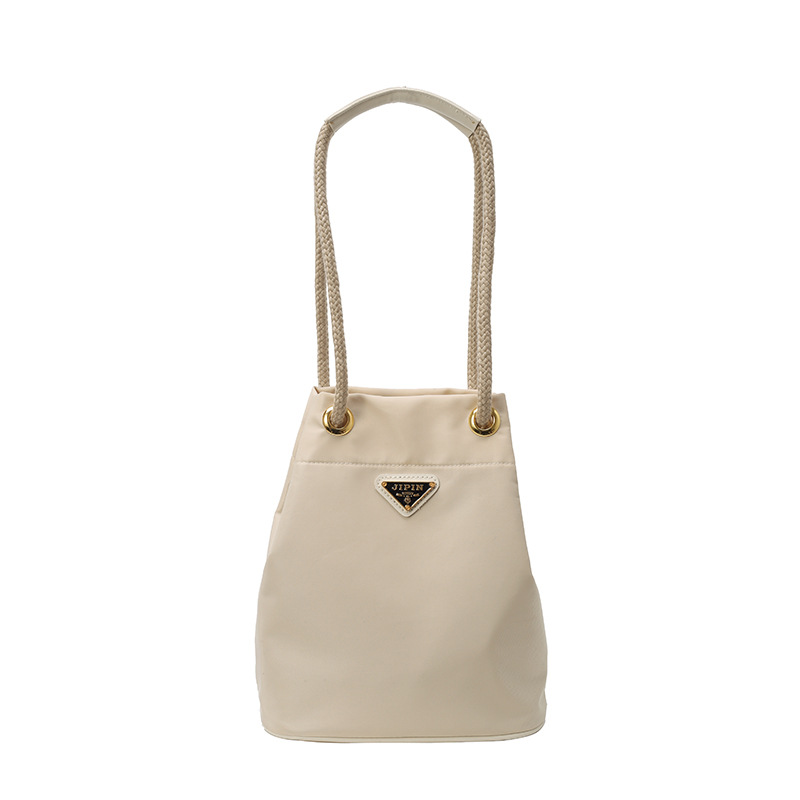 Spring 2025 new cross-border foreign trade trend fashion large-capacity single-shoulder bag, niche and versatile handbag tote bag Item Picture