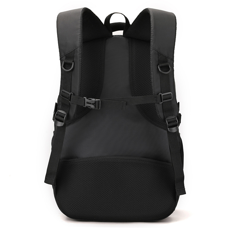 Fashionable casual business backpack for men, large-capacity nylon backpack, water-resistant and breathable, commuting computer bag for work Application Scenario