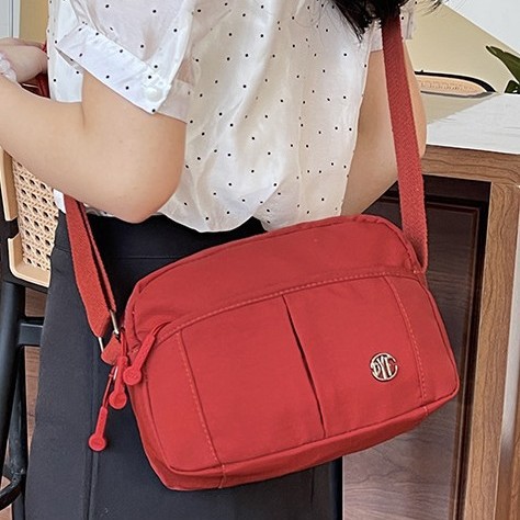 Women's bag 2025 Winter New style Versatile bag for ladies and moms, cross-border trend nylon fabric bag, lightweight single-shoulder crossbody bag full figure