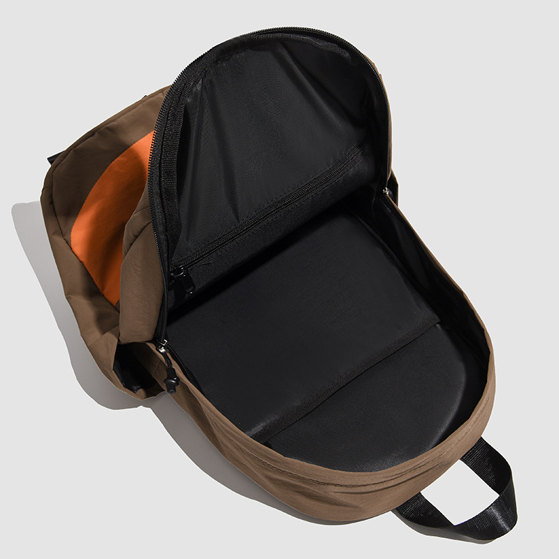 New lightweight backpack for women's commuting, large-capacity color-blocking computer bag, casual and versatile travel bag, and college student schoolbag Application Scenario
