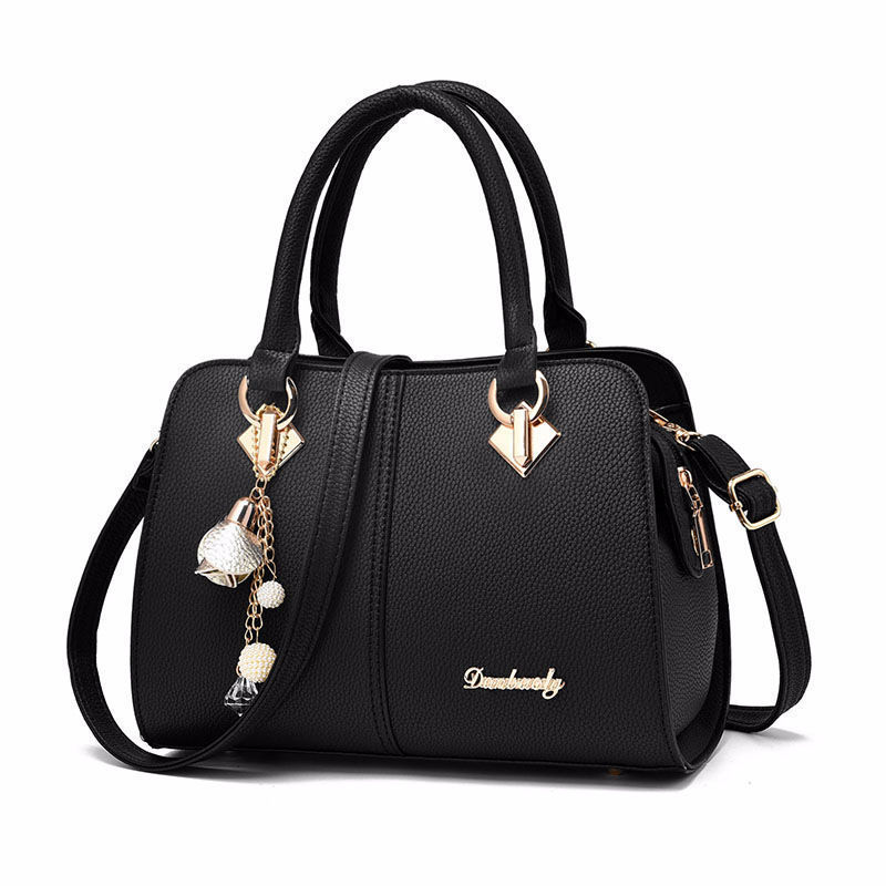 Ladies' hand-held shoulder bag 2022 New style, fashionable and stylish, large-capacity crossbody bag for mothers, export consignment Application Scenario