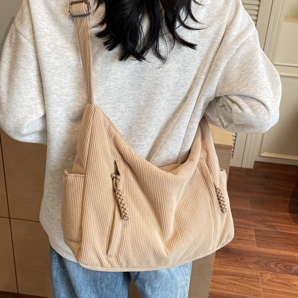 A new large-capacity corduroy tote bag for women, a versatile and casual crossbody bag for spring and summer, and a universal bag for college students attending classes Application Scenario