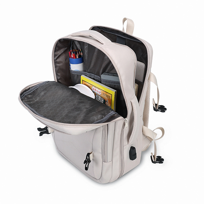Simple solid-color business casual backpack for men, USB charging large-capacity computer bag, business trip and commuting travel bag Application Scenario