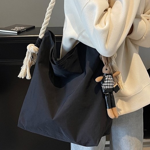 Canvas bag for women with large capacity 2024 new autumn and winter versatile casual single-shoulder crossbody bag for class and commuting tote bag full figure