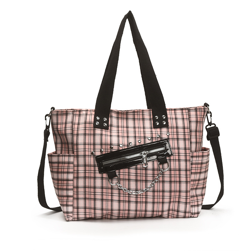 A new cross-border design checkered tote bag, a fashionable and individual European and American commuting punk style single-shoulder bag for ladies Item Picture
