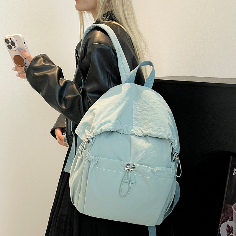 Colorful Fox Japanese and Korean new women's solid color pleated nylon fabric backpack, lightweight commuting large capacity backpack Application Scenario