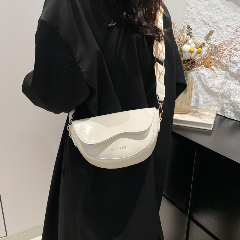 High-end retro bag for women, 2024 new style, trendy texture crossbody bag, versatile ins single-shoulder underarm bag Specification drawing