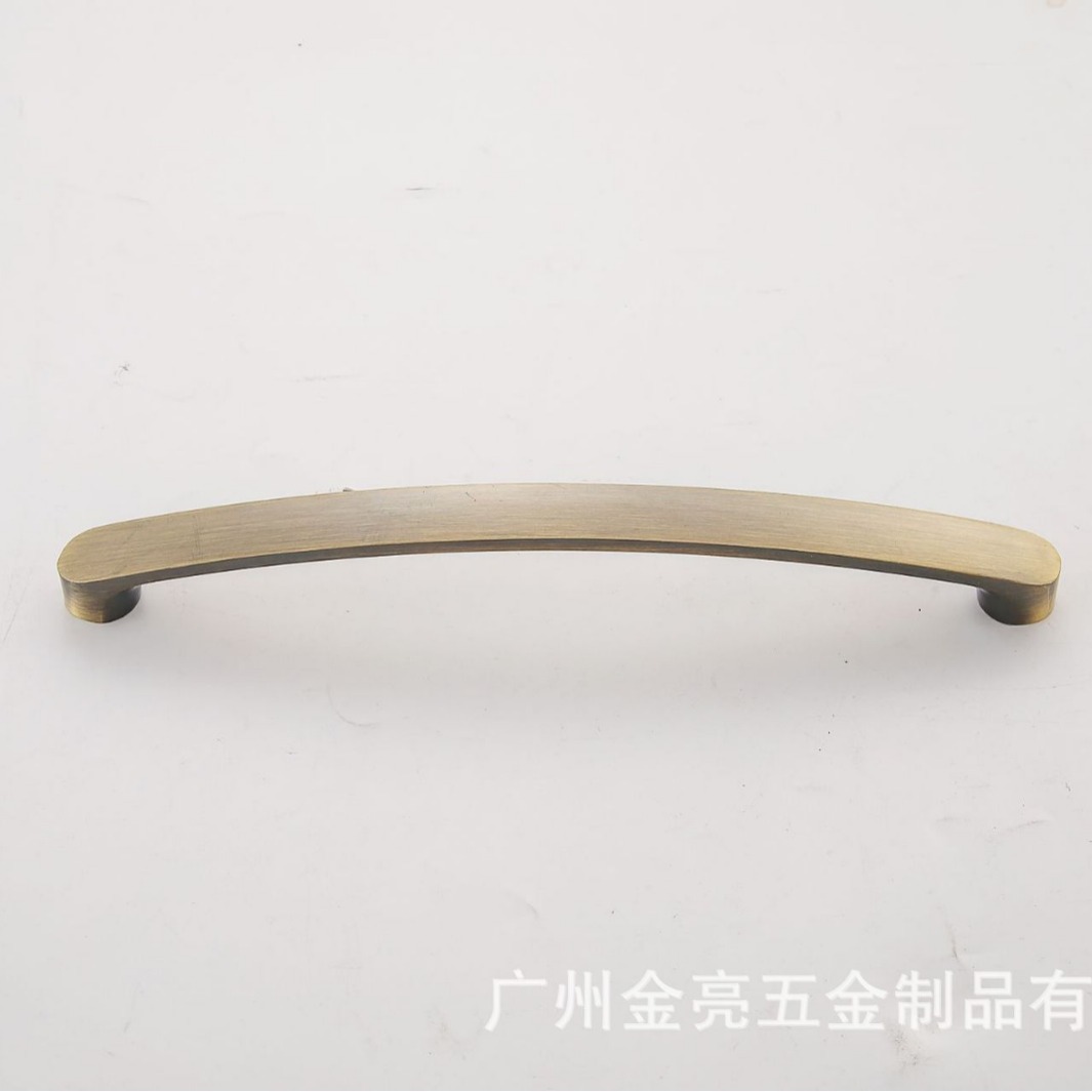 Metal handles with 96/128/160 holes, American-style wardrobe door handles, red and antique cabinets, TV cabinets and drawer handles Application Scenario