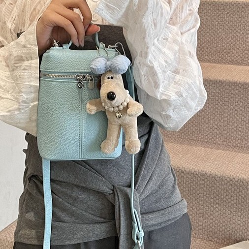 Cross-border simple and fashionable casual backpack for women, Spring 2025 new Korean style stylish schoolgirl handbag Application Scenario