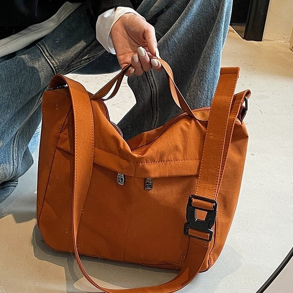 Cloth bag, casual tote bag, waterproof portable single-shoulder crossbody bag, travel bag for going out, large-capacity commuting bag for work Specification drawing
