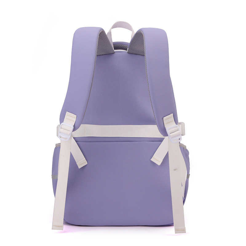 A male student in grades 3 to 5 with a large-capacity backpack that reduces the burden Specification drawing