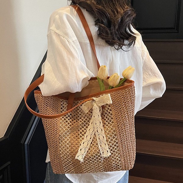 Summer large-capacity straw woven bag 2025, popular hand-woven tote bag, seaside vacation travel, daily commuting Application Scenario