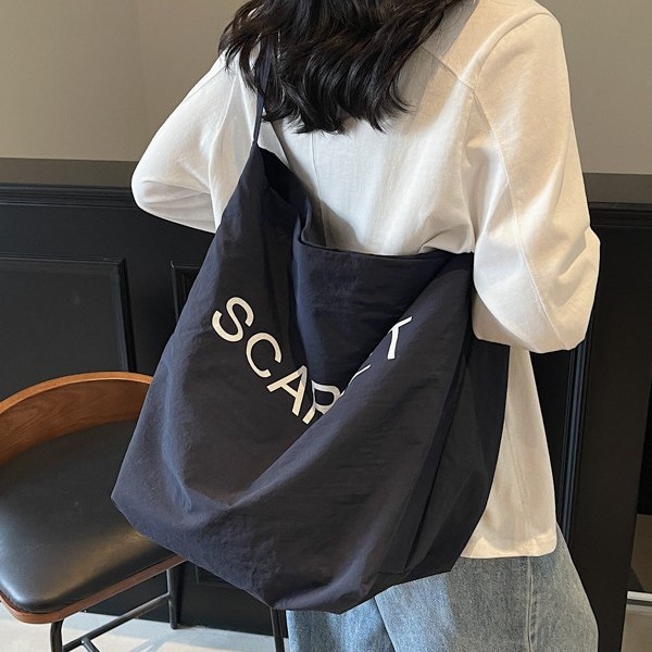 A new large-capacity Korean spring and summer designer's simple printed letter fabric bag, a versatile and niche single-shoulder bag for women on Instagram Specification drawing