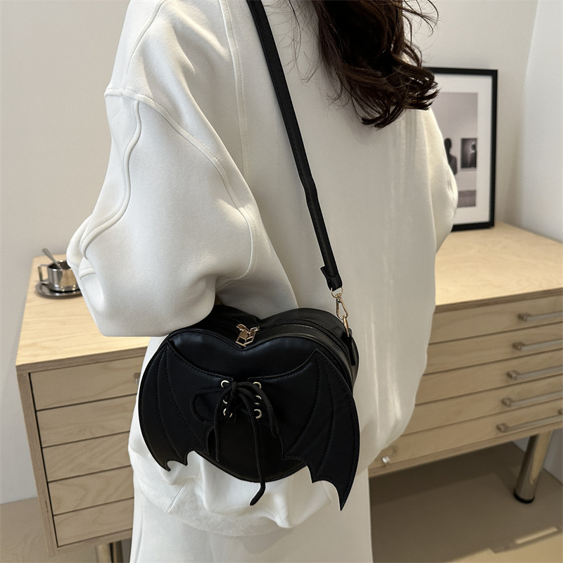 Solid-color bat simple and elegant 2024 new style, fashionable and stylish design, stylish and individual, heart-shaped single-shoulder crossbody women's bag Specification drawing