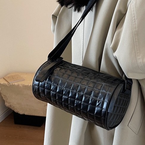 Cross-border cylindrical checkered bag for women, 2024 new style commuting bag, trendy, simple and fashionable couple crossbody bag, sporty small bag Application Scenario