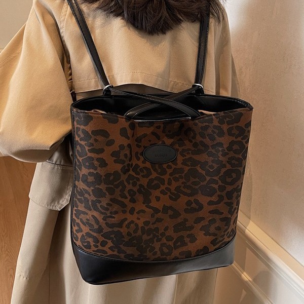 Single-shoulder bag, dirt-resistant, light luxury tote bag, autumn and winter internet-famous shoulder bag, single-shoulder mother and child bag, casual commuting, fashionable backpack Application Scenario