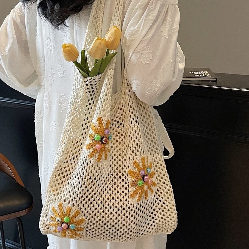 Spring flower woven bag for Women, 2025 New style, popular and versatile straw woven bag, large capacity, laid-back style single-shoulder bag Application Scenario