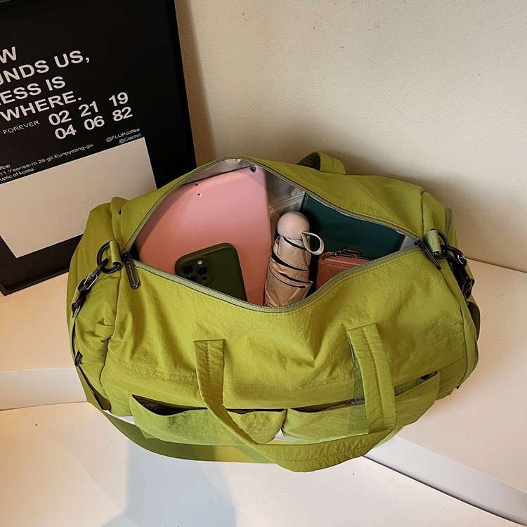 New college-style large-capacity nylon fabric travel bag, fitness training shoes, warehouse clothing bag, short business trip case, handle Application Scenario