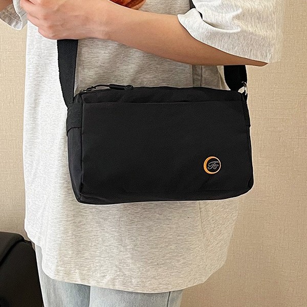 Waterproof nylon fabric bag, large capacity small square bag, crossbody bag, new versatile, casual, light and sporty style single-shoulder bag, trendy Specification drawing