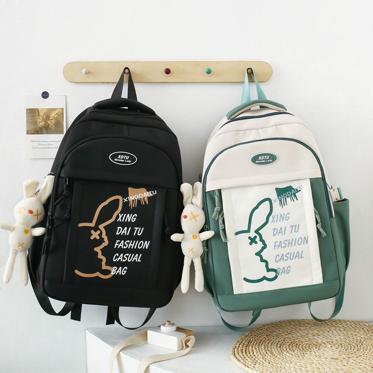 Large-capacity backpacks for girls, high school students, junior high school students, senior high school students, college students, and girls, lightweight commuting backpacks Application Scenario