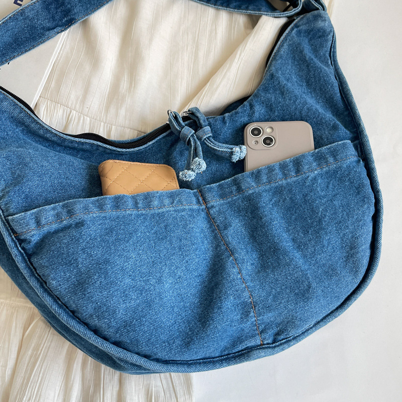 A Korean-style ins high-end casual denim bag for women, featuring a simple and laid-back style for daily commuting and shopping Specification drawing